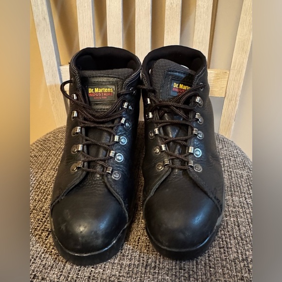 - Dr. Martens
INDUSTRIAL
STEEL TOE - Picture 1 of 9